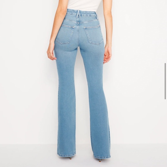 GOOD AMERICAN LIGHT COMPRESSION FLARE JEANS - Picture 13 of 15